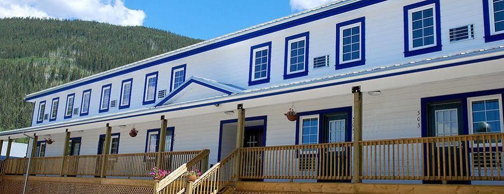 Triple J Hotel Dawson City Exterior photo